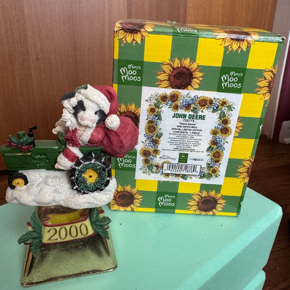 Enesco Mary's Moo Moos - Deere Santa